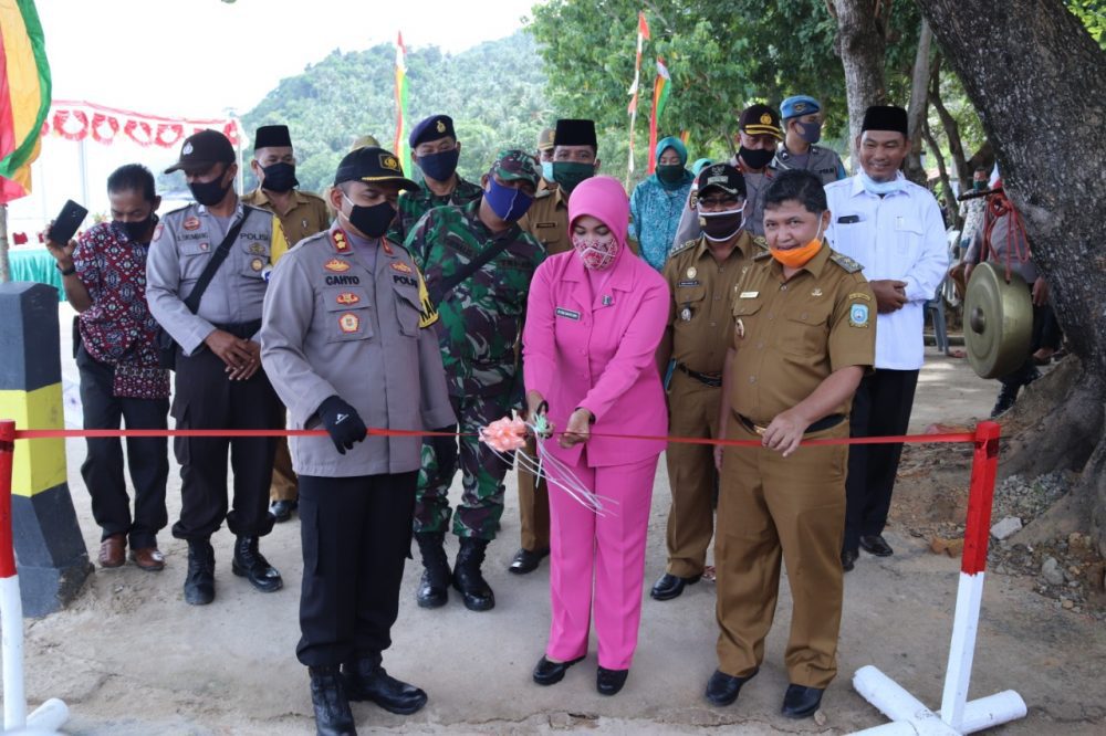Wakil Bupati Kepulauan Anambas Resmikan Desa Tiangau Sebagai Kampung Tangguh Nusantara Wakil Bupati Kepulauan Anambas Resmikan Desa Tiangau Sebagai Kampung Tangguh Nusantara