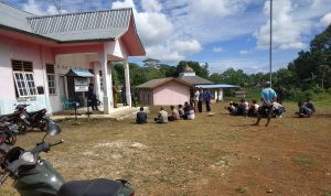 Datangi Kantor BPD, Puluhan Warga Desa Batubi Jaya Pertanyakan BLT yang Belum Tersalurkan Datangi Kantor BPD, Puluhan Warga Desa Batubi Jaya Pertanyakan BLT yang Belum Tersalurkan