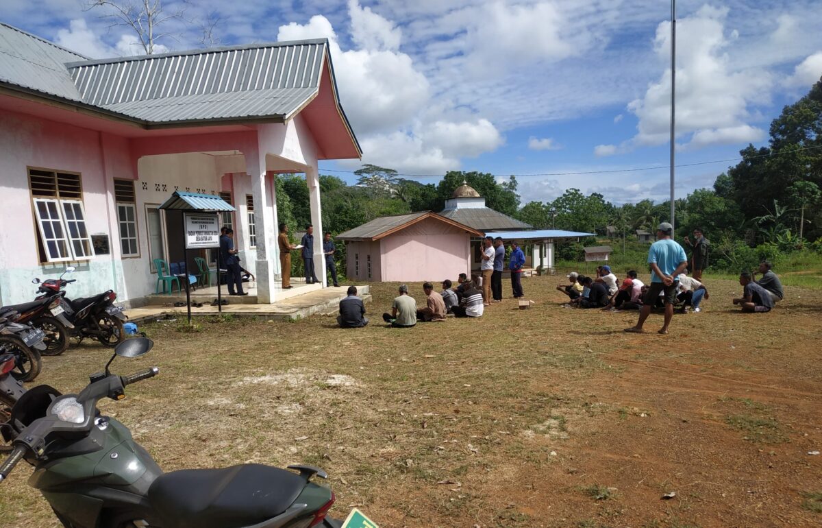 Datangi Kantor BPD, Puluhan Warga Desa Batubi Jaya Pertanyakan BLT yang Belum Tersalurkan