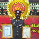 Brigadir Mudianto Raih Penghargaan dari Kapolda Kepri Atas Prestasinya Bangun Rumah Kaca untuk Anak-anak Desa Bunguran Timur