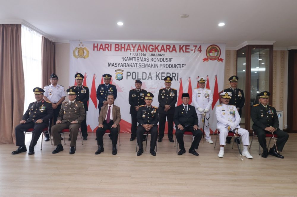 Upacara Hari Bhayangkara ke-74, Kamtibmas Kondusif Masyarakat Semakin Produktif Upacara Hari Bhayangkara ke-74, Kamtibmas Kondusif Masyarakat Semakin Produktif