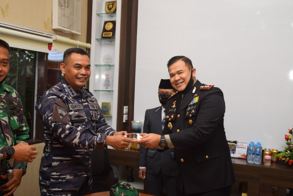 Wadan Lantamal IV Beri Kejutan ke Kapolres Tanjungpinang