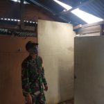 Babinsa Serda Hendry, Pantau Rumah Warga Kecamatan Serasan Timur yang Terdampak Angin Kencang Babinsa Serda Hendry, Pantau Rumah Warga Kecamatan Serasan Timur yang Terdampak Angin Kencang