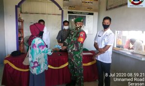 Lagi, Babinsa Sertu Parsimin Turut Kawal Penyaluran dana BLT Desa Jemalik Lagi, Babinsa Sertu Parsimin Turut Kawal Penyaluran dana BLT Desa Jemalik