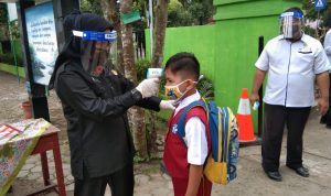 Kompak, Hari Pertama Masuk Sekolah di Muba Patuhi Protokes Kompak, Hari Pertama Masuk Sekolah di Muba Patuhi Protokes