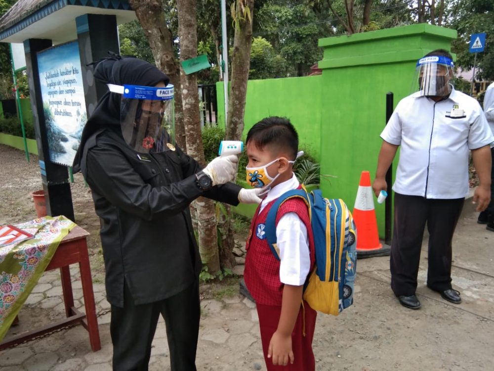 Kompak, Hari Pertama Masuk Sekolah di Muba Patuhi Protokes