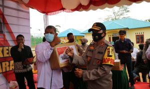 Kapolda Kepri Beri Bantuan Sosial ke Kampung Tangguh Nusantara Kabupaten Bintan