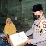 Kapolres Karimun Berikan Santunan Kepada Masyarakat Kurang Mampu Yang Mengalami Sakit Stroke dan Gula Darah Kapolres Karimun Berikan Santunan Kepada Masyarakat Kurang Mampu Yang Mengalami Sakit Stroke dan Gula Darah