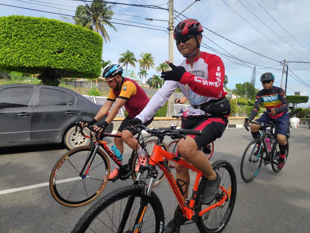 Agar Tetap Bugar, Kapolres Tanjungpinang Bersama Anggota Gowes Pagi