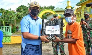 Sambut Hari Bakti TNI AU ke-73, Lanud RHF Bagi Sembako dan Kerja Bakti Bersama Masyarakat Pulau Penyengat Sambut Hari Bakti TNI AU ke-73, Lanud RHF Bagi Sembako dan Kerja Bakti Bersama Masyarakat Pulau Penyengat