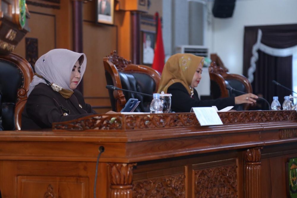Plt. Walikota Tanjungpinang Lakukan Penandatanganan dan Persetujuan Bersama Pimpinan DPRD Tanjungpinang Plt. Walikota Tanjungpinang Lakukan Penandatanganan dan Persetujuan Bersama Pimpinan DPRD Tanjungpinang