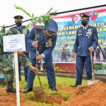 Peringati Hari Bakti TNI AU ke-73, Lanud RHF Laksanakan Tanam Pohon Sukun Serentak Peringati Hari Bakti TNI AU ke-73, Lanud RHF Laksanakan Tanam Pohon Sukun Serentak