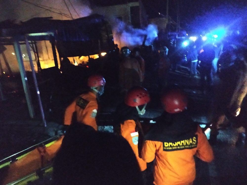 Tim SAR Gabungan, Berhasil Evakuasi Jasad Korban Kebakaran Kios