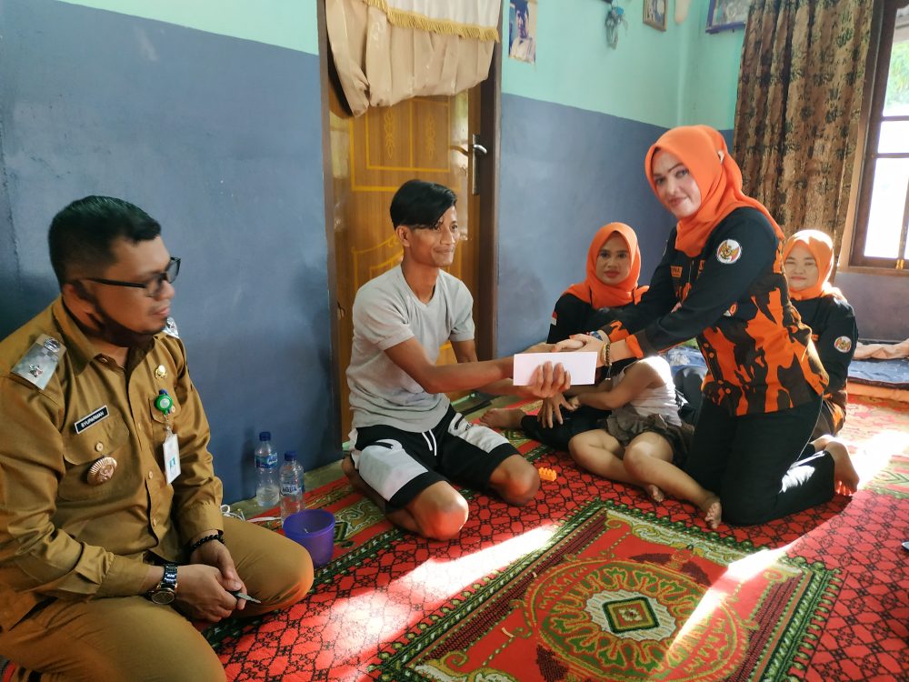 DPC Srikandi PP Natuna, Lakukan Penyerahan Donasi Kepada Para Korban Kebakaran Jemengan