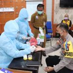 Polres Karimun dan Polsek Jajaran Laksanakan Rapid Tes Dalam Upaya Cegah Penyebaran Covid-19 Pada Adaptasi Kebiasaan Baru Polres Karimun dan Polsek Jajaran Laksanakan Rapid Tes Dalam Upaya Cegah Penyebaran Covid-19 Pada Adaptasi Kebiasaan Baru