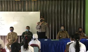 Hari Petama Masuk Sekolah ,Polsek Palmatak Polres Kepulauan Anambas Laksanakan Himbauan dan Edukasi Kepada Pelajar