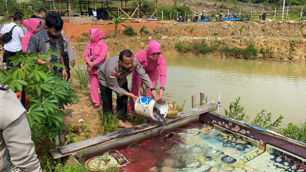 Gelar Panen Raya Ketahanan Pangan Polres Kepulauan Anambas di Bidang Budidaya Ikan Dalam Rangka Dukung Perekonomian Nasional