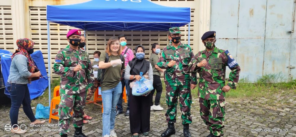 Peduli Covid-19 Lantamal IV Dampingi Pendistribusian Sembako