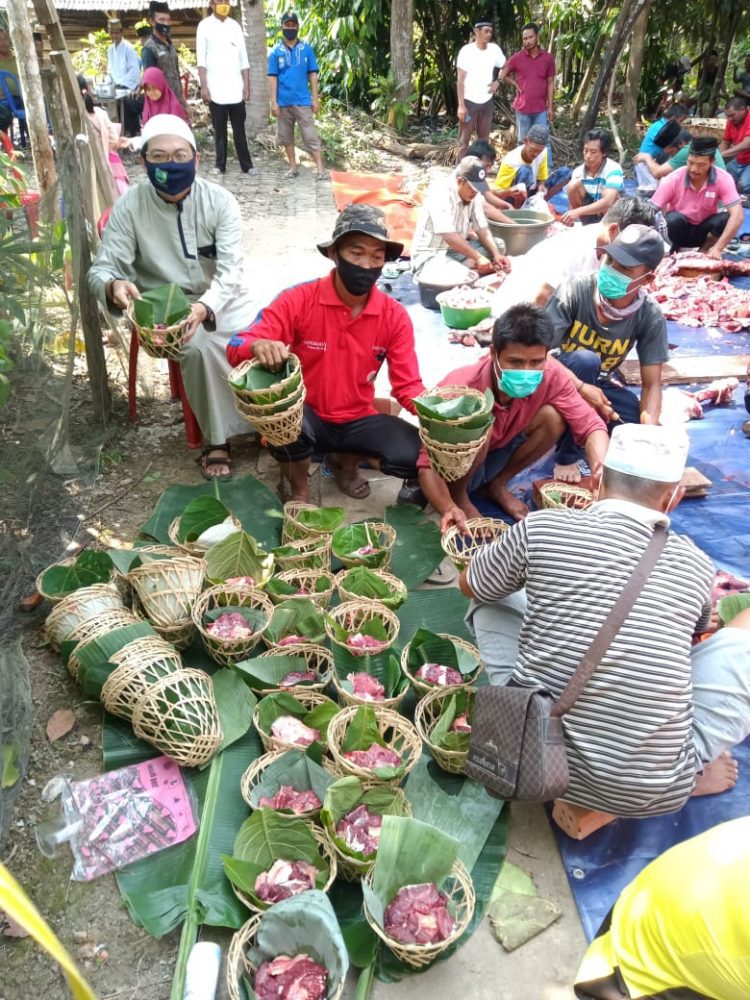 Meminimalisir Penggunaan Kantong Plastik, Warga Muba Kompak Pakai Daun Pisang Hingga Anyaman Bambu
