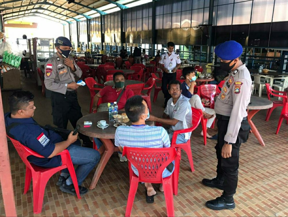 Operasi Aman Nusa II, Satpolairud Polres Bintan Gencar Berikan Himbauan Protokol Kesehatan dan Penyemprotan Operasi Aman Nusa II, Satpolairud Polres Bintan Gencar Berikan Himbauan Protokol Kesehatan dan Penyemprotan