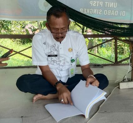 Asisten II Pemkab Lingga, Salurkan Paket Sembako Dari Provinsi Kepri Kepada 141 Mahasiswa Didaerah Asisten II Pemkab Lingga, Salurkan Paket Sembako Dari Provinsi Kepri Kepada 141 Mahasiswa Didaerah