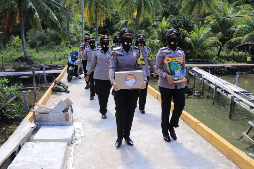 Memperingati Hut Polwan ke-72, Polwan Polres Kepulauan Anambas Gelar Bakti Sosial