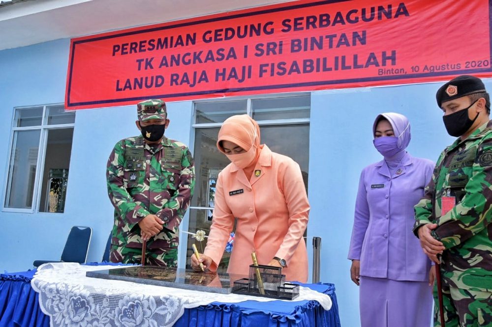 Danlanud dan Ketua Yasarini Pengurus Cabang Lanud RHF Resmikan Gedung Serbaguna TK Angkasa I Sri Bintan Danlanud dan Ketua Yasarini Pengurus Cabang Lanud RHF Resmikan Gedung Serbaguna TK Angkasa I Sri Bintan