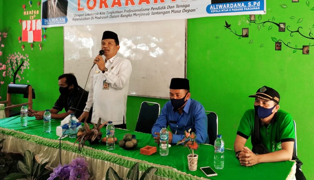 Kemenag dan Kepala MTsN 06 Padangpariaman Buka Kegiatan Loka Karya Pendidik dan Tenaga Kependidikan