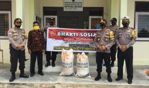 Peduli Covid-19, Polres Natuna Salurkan Beras ke 4 Desa di Wilayah Hukum Polsek Bunguran Timur Peduli Covid-19, Polres Natuna Salurkan Beras ke 4 Desa di Wilayah Hukum Polsek Bunguran Timur