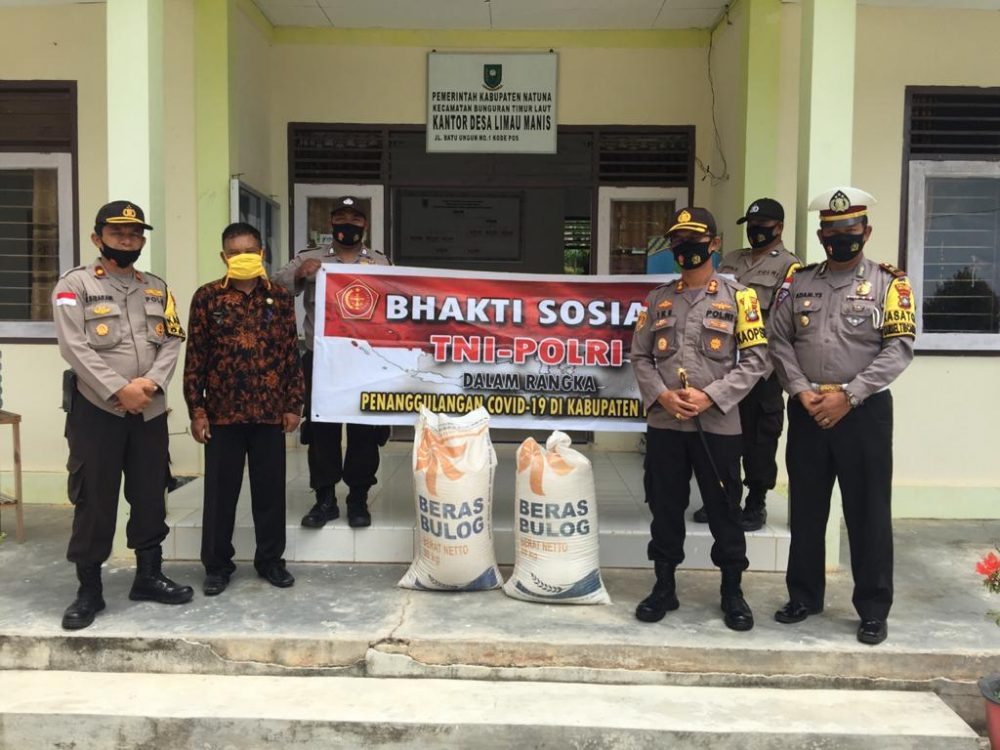Peduli Covid-19, Polres Natuna Salurkan Beras ke 4 Desa di Wilayah Hukum Polsek Bunguran Timur