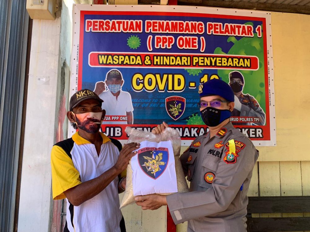 Sat Polairud Polres Tanjungpinang Laksanakan Bakti Sosial Dalam Rangka Peduli Covid-19