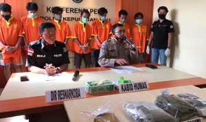 Dit Resnarkoba Polda Kepri Berhasil Amankan 7 Tersangka Tindak Pidana Narkoba Jenis Daun Ganja dan Pil Ekstasi Dit Resnarkoba Polda Kepri Berhasil Amankan 7 Tersangka Tindak Pidana Narkoba Jenis Daun Ganja dan Pil Ekstasi