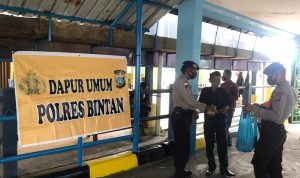 Dapur Umum Sat Polairud Polres Bintan Bagikan Makanan Kepada Masyarakat