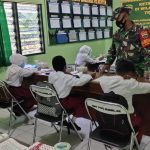 Orang Tua: Terima Kasih Banyak Atas Keperdulian Bapak TNI, Anak-anak Belajar Online Gunakan Ruangan dan Fasilitas Wifi Koramil 02/Bintim Orang Tua: Terima Kasih Banyak Atas Keperdulian Bapak TNI, Anak-anak Belajar Online Gunakan Ruangan dan Fasilitas Wifi Koramil 02/Bintim