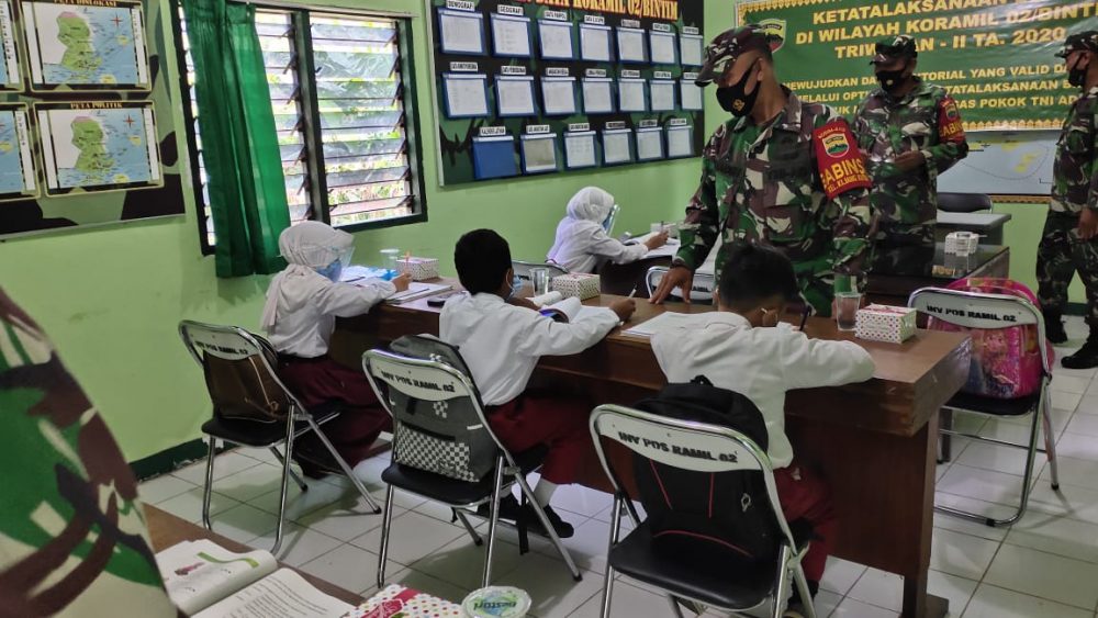 Orang Tua: Terima Kasih Banyak Atas Keperdulian Bapak TNI, Anak-anak Belajar Online Gunakan Ruangan dan Fasilitas Wifi Koramil 02/Bintim