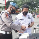 Polda Kepri Lakukan Pendisiplinan Penggunaan Masker dan Pengawasan Penerapan Protokol Kesehatan Bagi Personel dan ASN Polda Kepri Lakukan Pendisiplinan Penggunaan Masker dan Pengawasan Penerapan Protokol Kesehatan Bagi Personel dan ASN