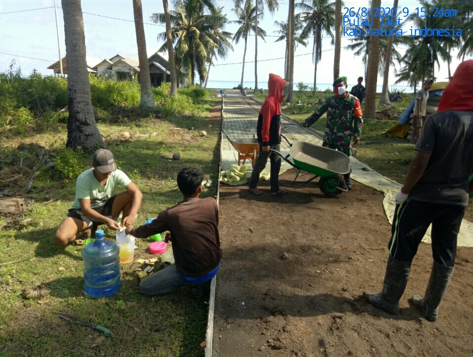 Babinsa Serda Zoelkarnain, Turut Pantau Pembangunan Fisik Desa Air Payang Babinsa Serda Zoelkarnain, Turut Pantau Pembangunan Fisik Desa Air Payang