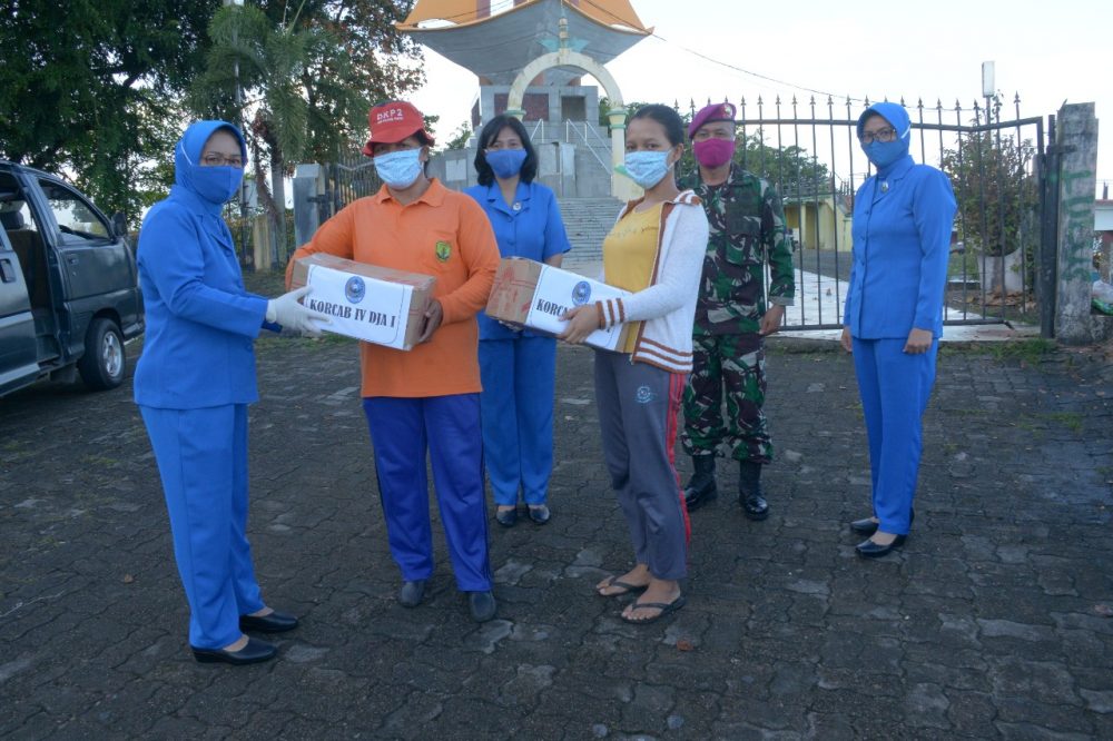 Sambut HUT ke-74 Jalasenastri, Korcab IV DJA I Bagi-Bagi Sembako