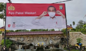 Ayo Pakai Masker, Polres Bintan dan Polsek jajaran Pasang Baliho dan Spanduk Presiden R I