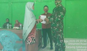 Babinsa Koramil 06/Serasan Sertu Parsimin, Turut Awasi Penyaluran BST Kecamatan Serasan