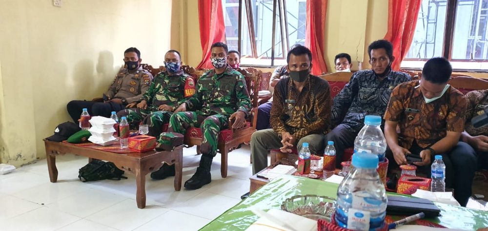 Babinsa Serda Yusrial, Hadiri Kegiatan Masa Reses I Anggota DPRD Natuna Babinsa Serda Yusrial, Hadiri Kegiatan Masa Reses I Anggota DPRD Natuna