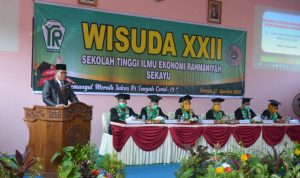 Staf Ahli Bupati, H. Ibnu Sa’ad Hadiri Wisuda XXII STIER Sekayu