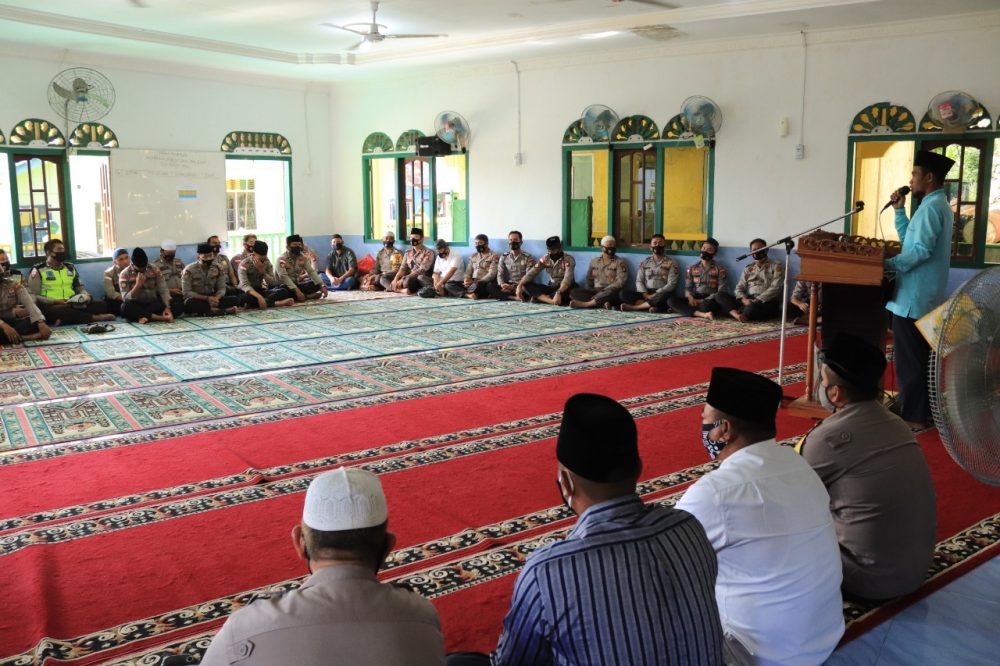 Polres Kepulauan Anambas Gelar Peringatan Tahun Baru Islam 1441 H Dengan Pengajian Bersama Masyarakat Desa Pesisir Timur