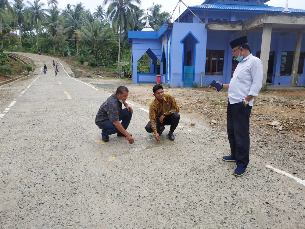DPRD “Geram”, Kualitas Pengerjaan Jalan Akses Penghubung PLBN Serasan Asal Jadi