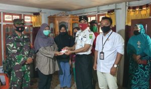 Babinsa Serda Yusrial Chaniago, Kembali Dampingi Camat Serasan Timur Salurkan PKH Babinsa Serda Yusrial Chaniago, Kembali Dampingi Camat Serasan Timur Salurkan PKH