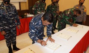 Danlantamal IV Tandatangani PKS Perbantuan TNI Kepada Polri Danlantamal IV Tandatangani PKS Perbantuan TNI Kepada Polri