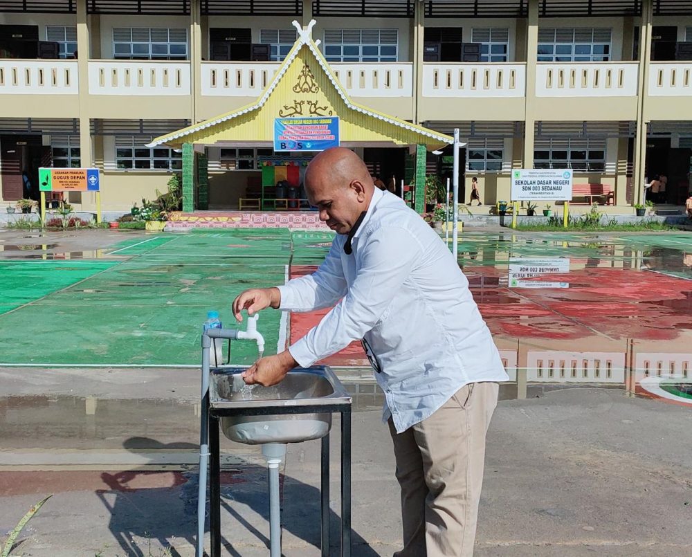 Pastikan Satuan Pendidikan Terapkan Protokol Kesehatan Wan Aris Kunjungi SDN 005 Sedanau