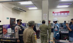Razia Tim Gabungan Polres Karimun, Gelper Tutup 2 Minggu Cegah Covid-19 Razia Tim Gabungan Polres Karimun, Gelper Tutup 2 Minggu Cegah Covid-19