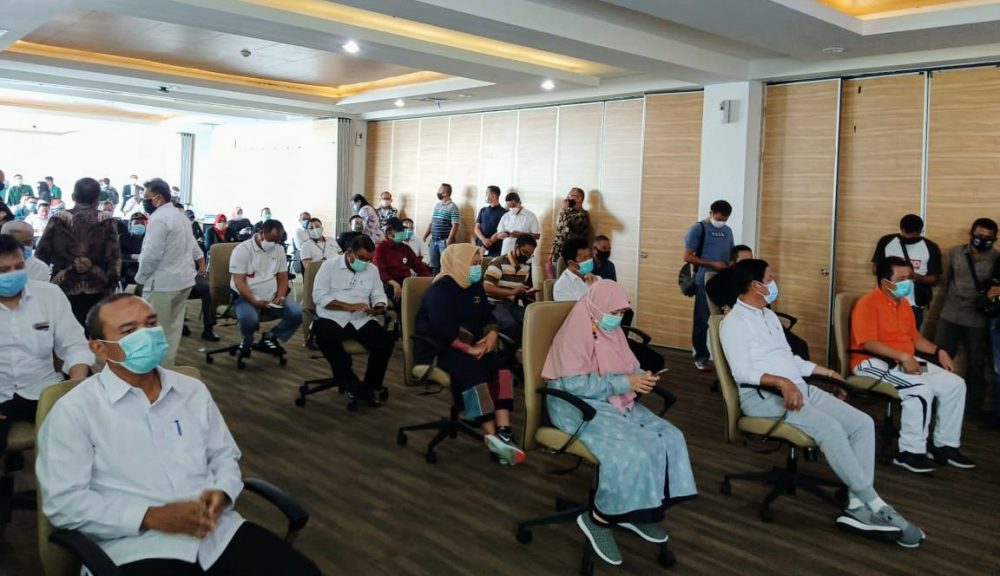 Paslon Isdianto-Suryani Nampak Kompak Saat Pemeriksaan Kesehatan Cakada Kepri Paslon Isdianto-Suryani Nampak Kompak Saat Pemeriksaan Kesehatan Cakada Kepri