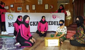 Bhakti Sosial Bhayangkari Cabang Kepulauan Anambas Dalam Rangka Hari Kesatuan Gerak Bhayangkari ke -68 di Desa Tarempa Timur Bhakti Sosial Bhayangkari Cabang Kepulauan Anambas Dalam Rangka Hari Kesatuan Gerak Bhayangkari ke -68 di Desa Tarempa Timur